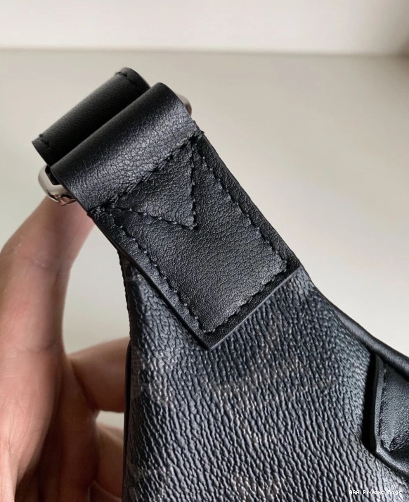 AAA Replica Ru DISCOVERY BUMBAG LOUIS VUITTON 0814
